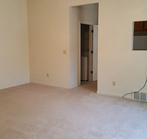 2401 N 10 S — Photo 7