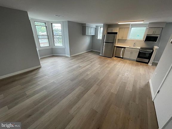 3rd image of 3500 Ainslie St APT 3