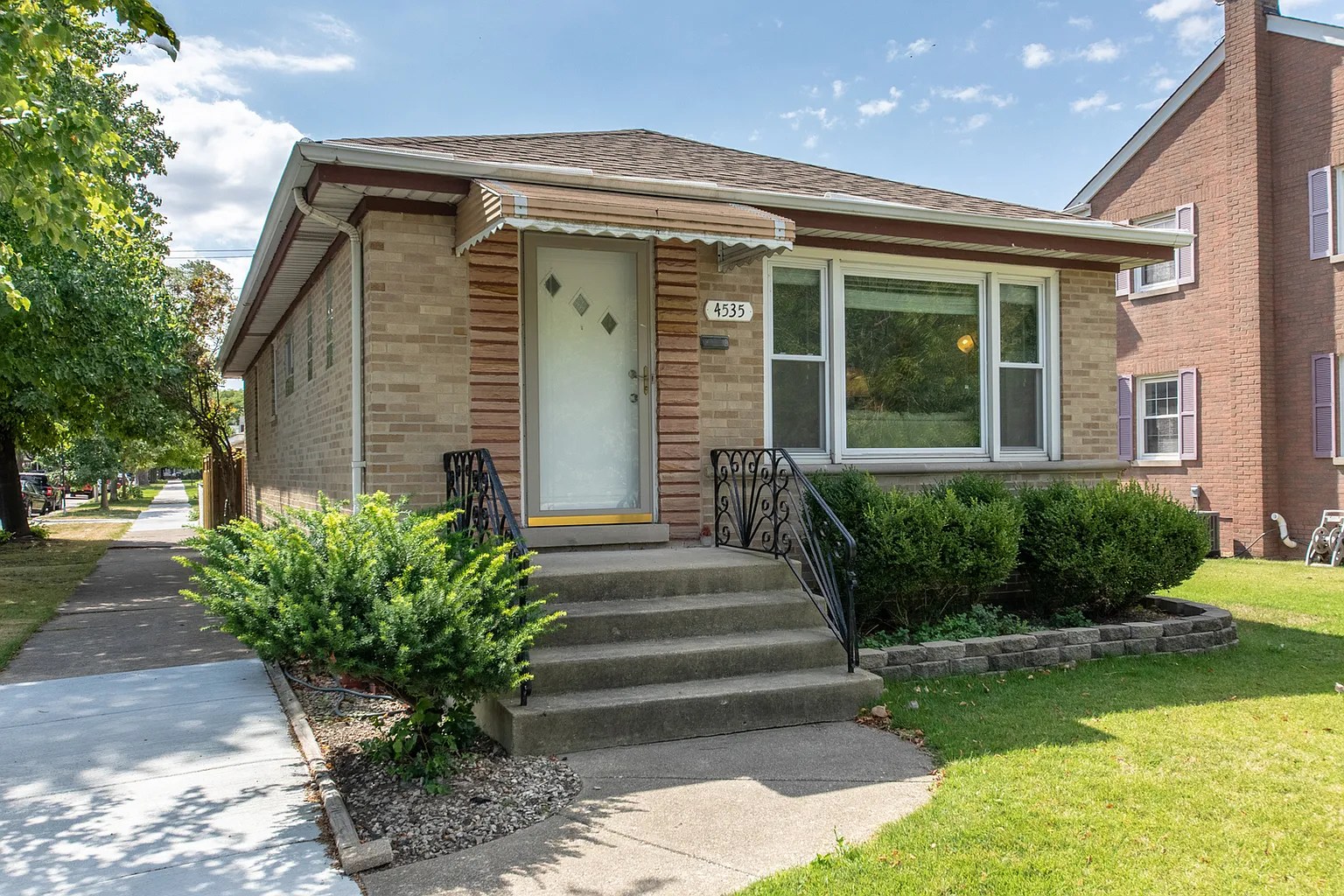 4535 W Foster Ave photo 1