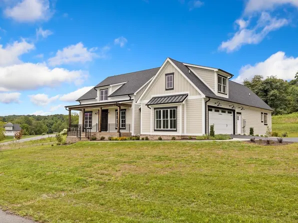 14111 Old Barn Pl, Bristol, VA 24202