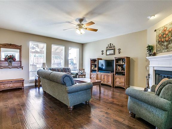 3rd image of 226 Love Bird Ln
