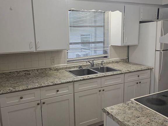 2nd image of 3312 Paris Pl