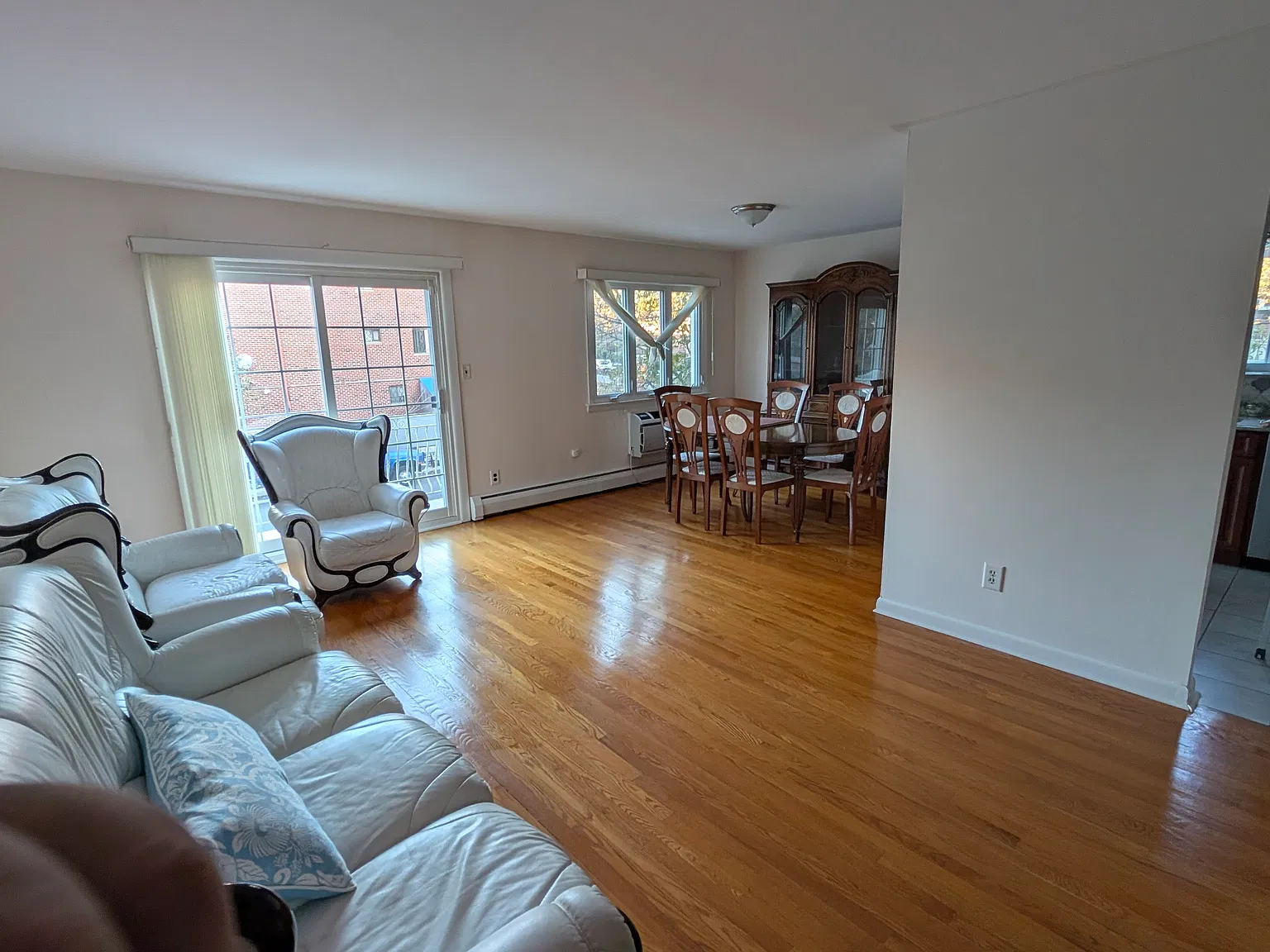 3 bed, 1100 sqft, $3,500 — Photo 2