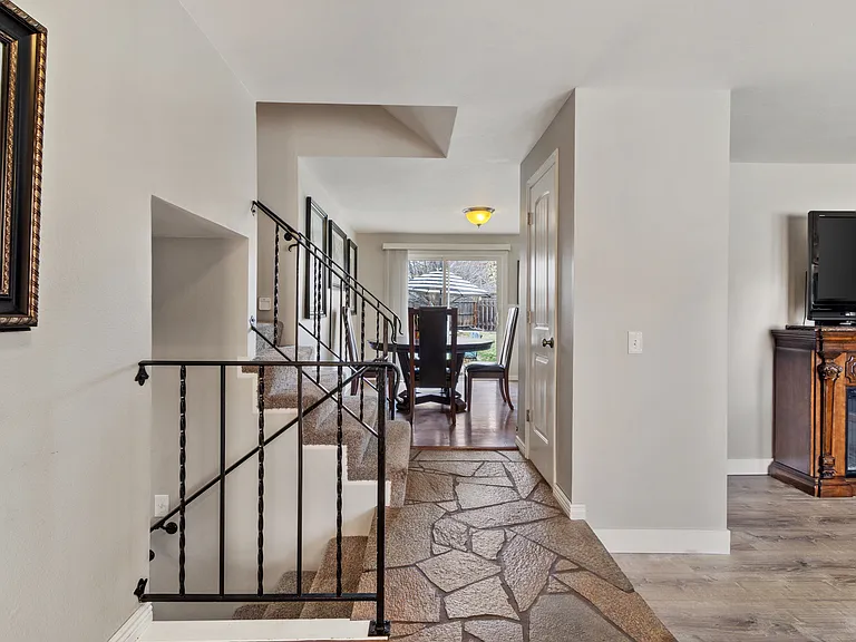 1897 E Quincy Dr — Photo 4