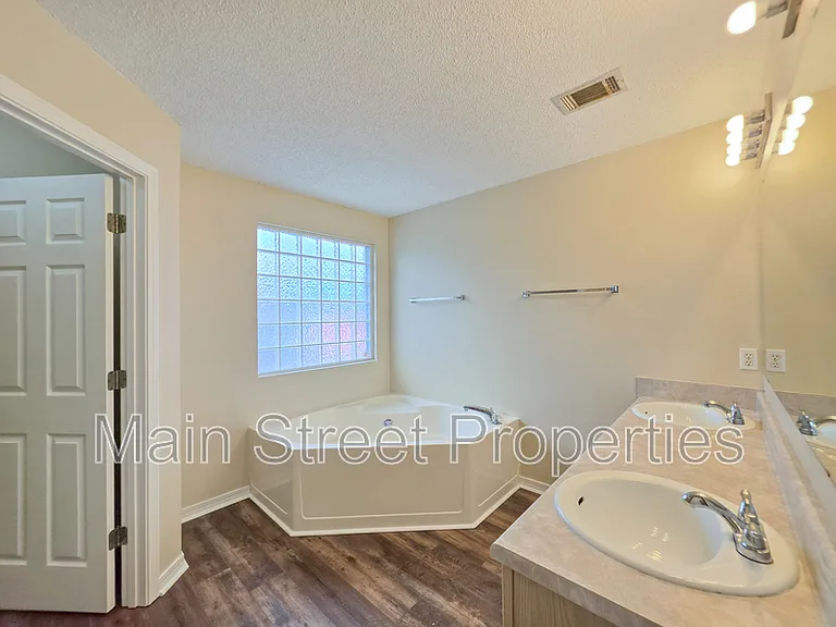 1057 Freeboard Blvd — Photo 13