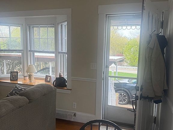 4th image of 727 Main St #1
