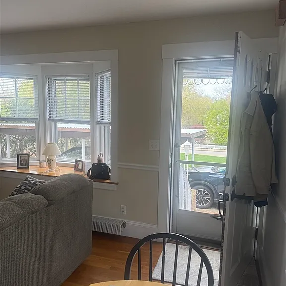 727 Main St #1 — Photo 4