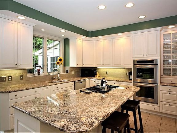 2nd image of 18 Country Meadow Dr