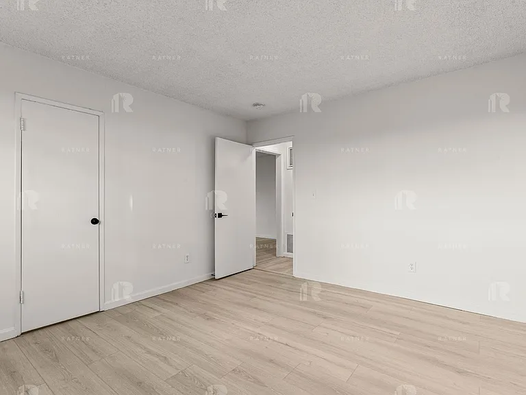 (El/Ti/Yo:B) 5139 White Oak Avenue — Photo 7