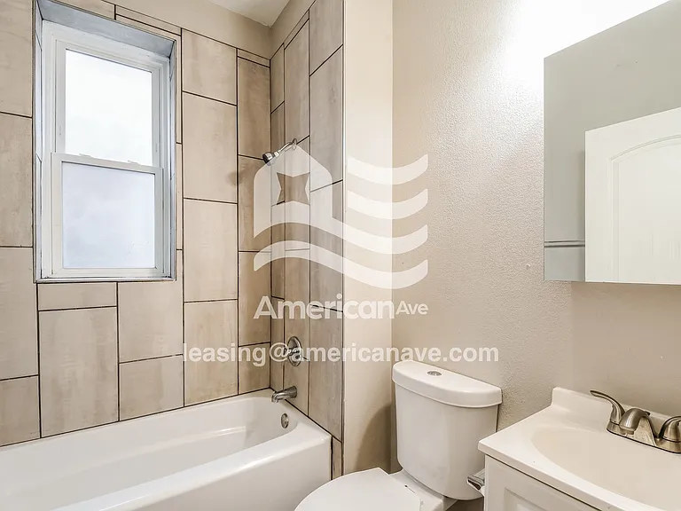552737_013_main_bathroom_13865065.jpg