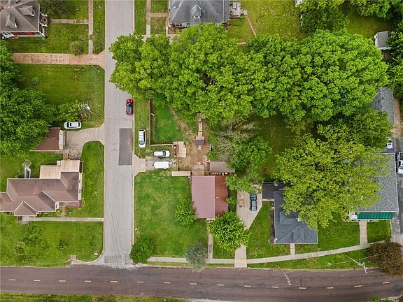 3rd image of 904 Saint Louis Ave