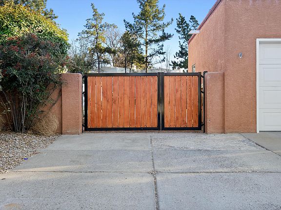 4th image of 8328 Cherry Hills Dr NE