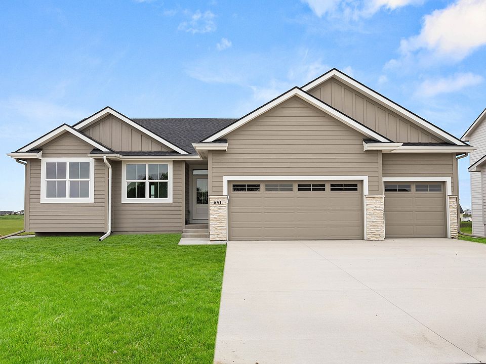 1st image of 651 34th St SE