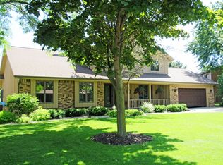797 Millbrook Dr, Neenah, WI 54956