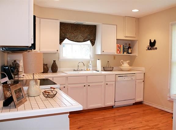 5th image of 808 NE Barnard St
