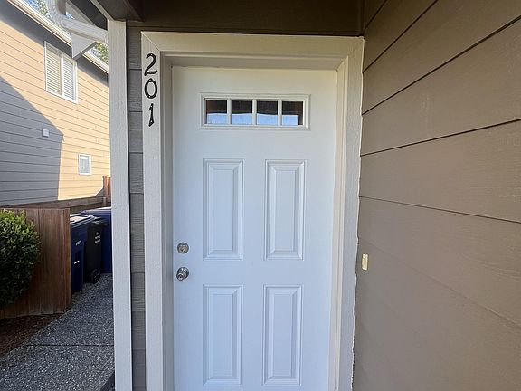 2nd image of 5013 148th St NE Unit 201
