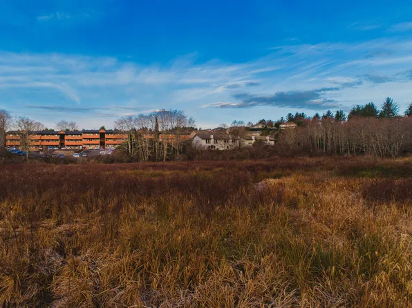 Windward Place Apartments, 4601 NE Windward Pl #203, Lincoln City, OR 97367