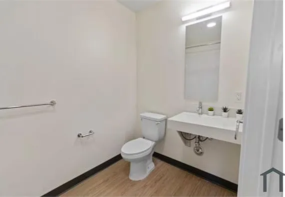 4252 Crenshaw Blvd — Photo 7