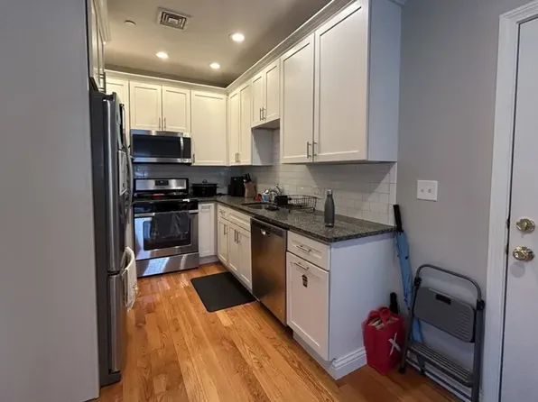 15 Dana Ave APT 4, Hyde Park, MA 02136