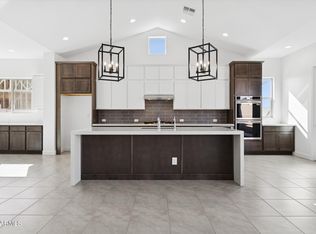 1110 W J Waltz Way, Apache Junction, AZ 85120