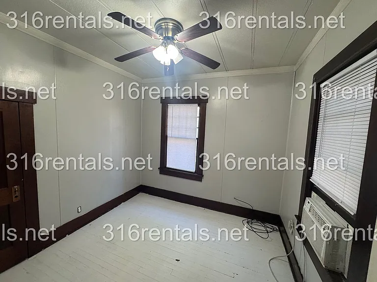 317 SW 3rd St — Photo 2
