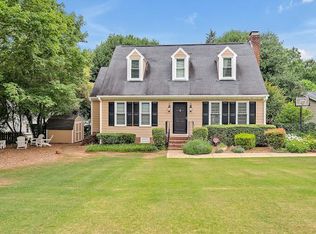 6105 Iris Dr, Raleigh, NC 27612
