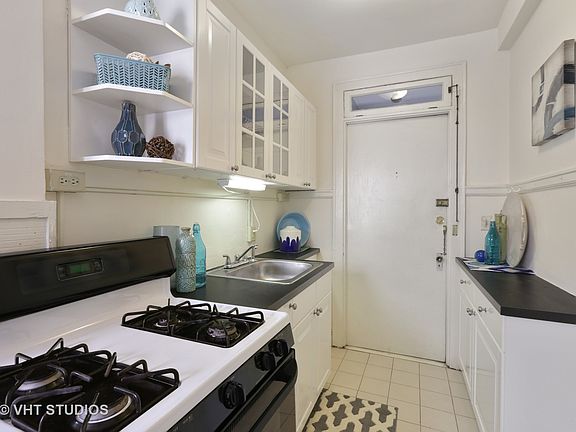 5th image of 3602 N Pine Grove Ave APT 3D