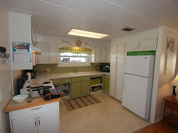 4th image of 272 Sunnyside Ln