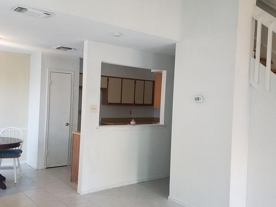 1st image of 7529 Oak Chase