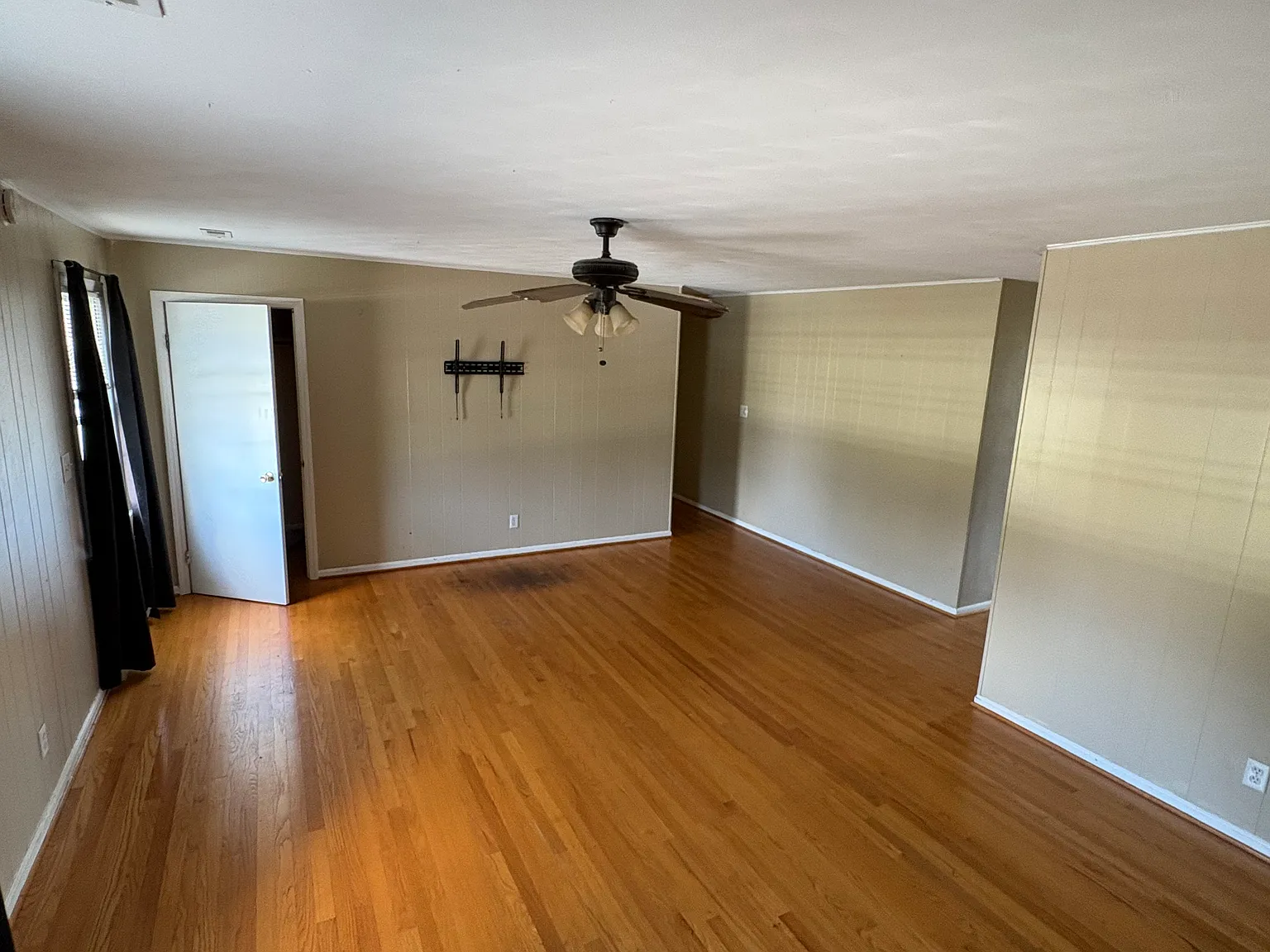 2 bed, 1200 sqft, $1,200 — Photo 4