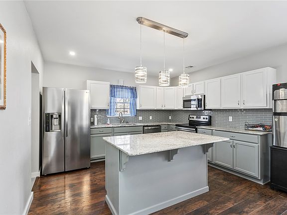 5th image of 2202 S Elm St