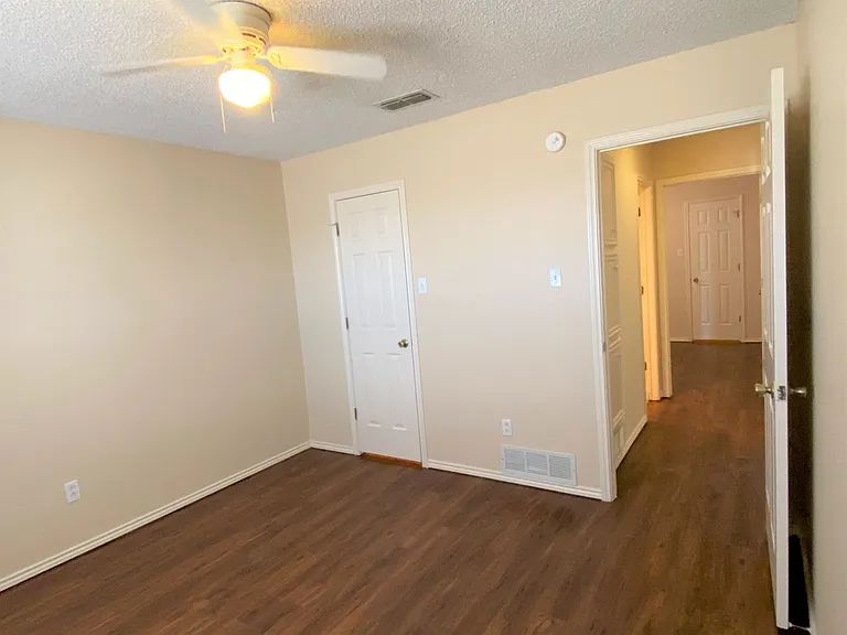 6845 Iola Ave — Photo 14