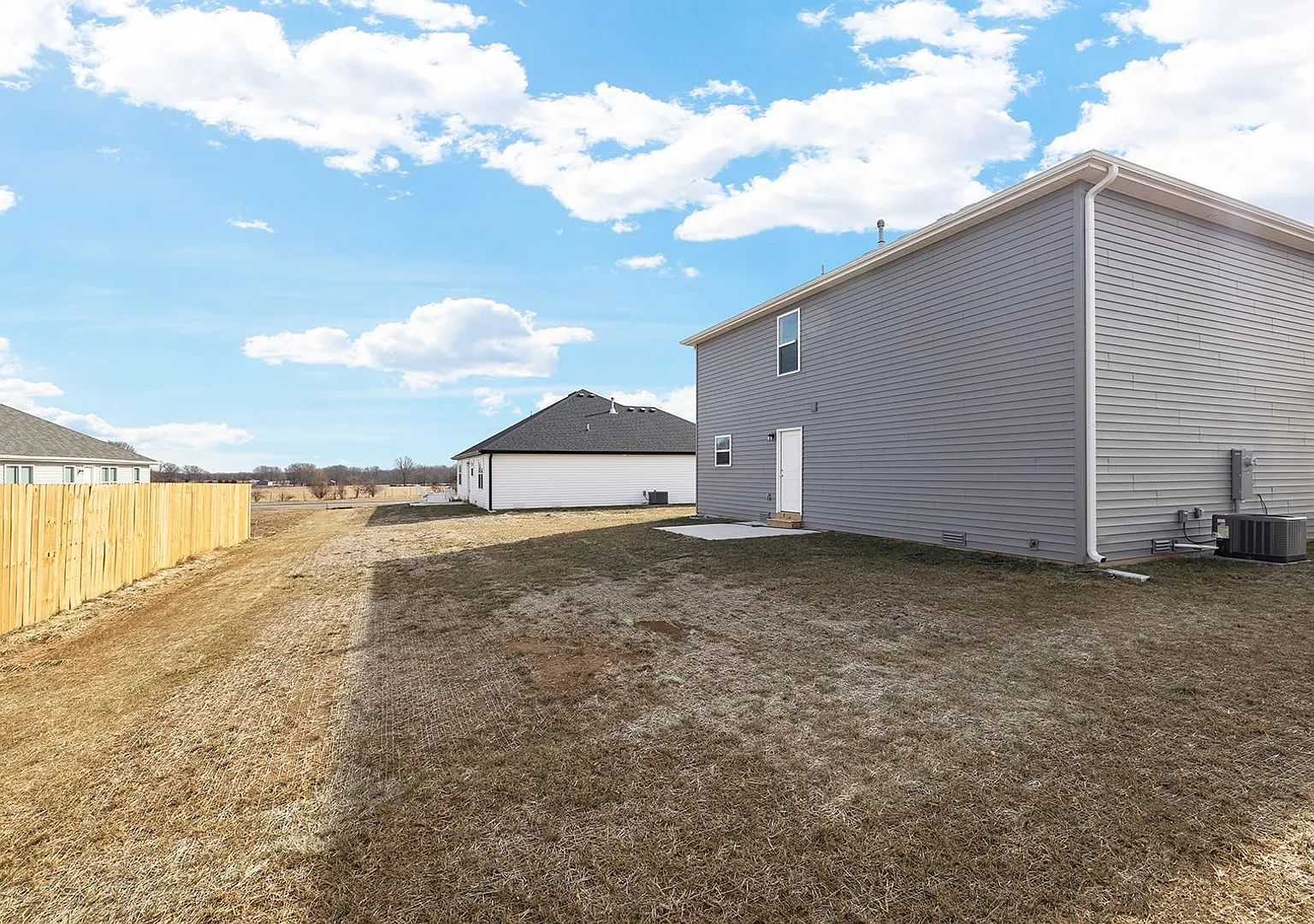 Newly built 2 STORY 4 bedroom home — Photo 1