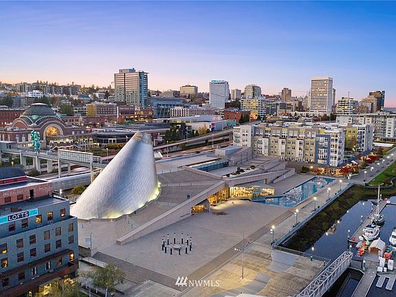 3rd image of 1515 Dock Street #905