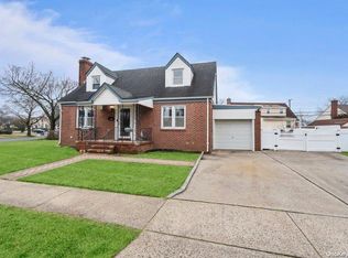 58 Eric Ln, New Hyde Park, NY 11040