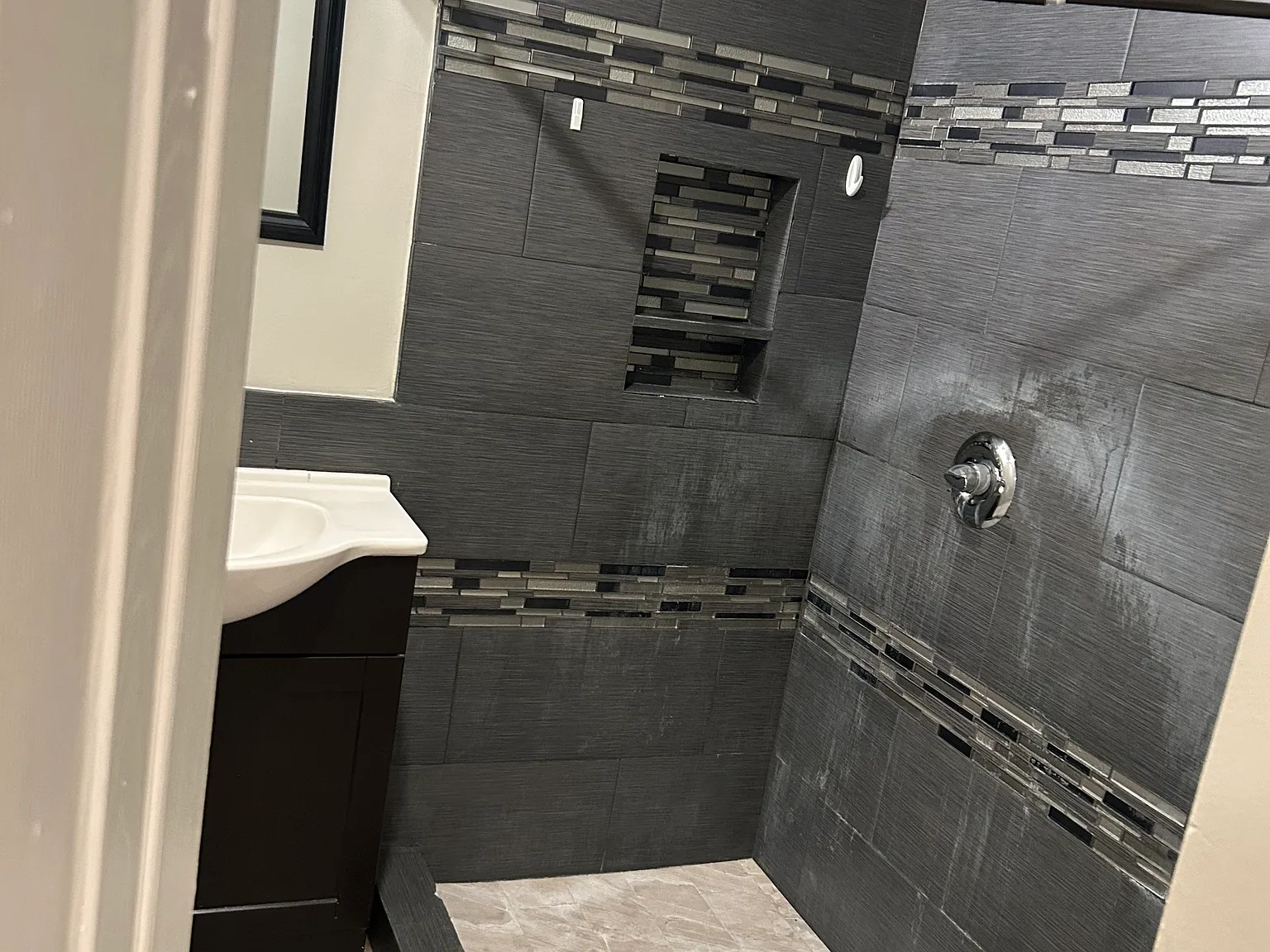 3 bed, 1050 sqft, $2,800 — Photo 2