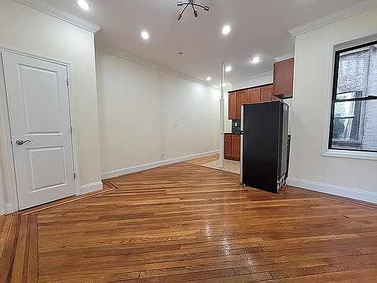 3rd image of 433 Rogers Ave #T