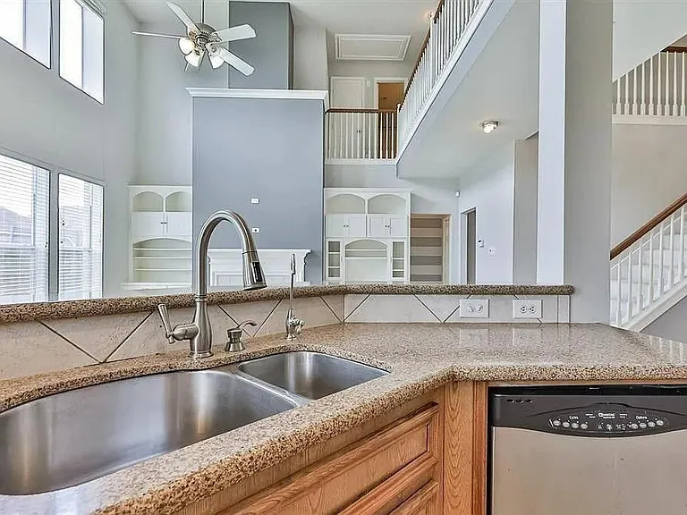 13002 Misty Bay Ln — Photo 9