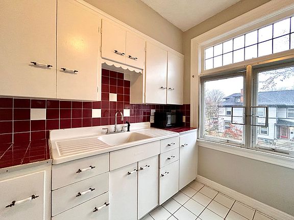 5th image of 648 Fountain St NE APT 3