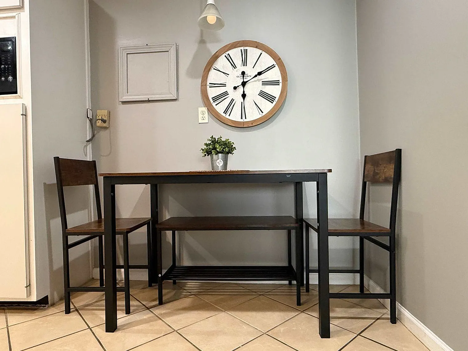 2 bed, 1.0 bath, 839 sqft, $2,561 — Photo 4
