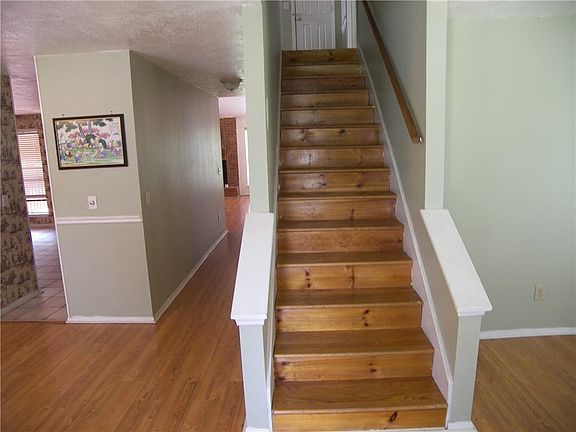 3rd image of 1420 Shady Cove Ln