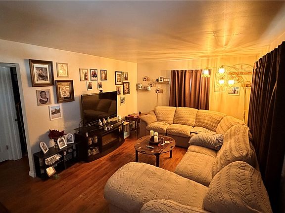 2nd image of 464 Greenridge Rd