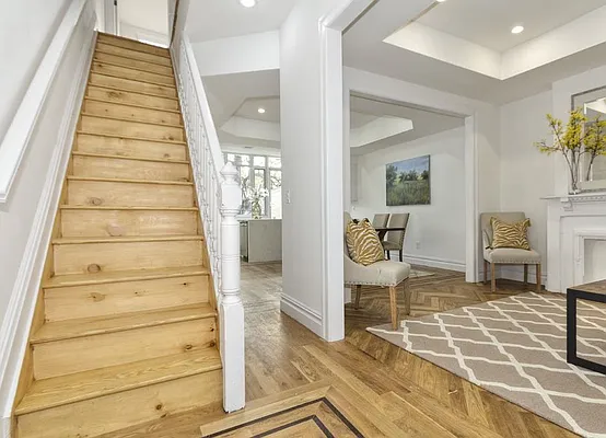 Sold by R New York | media 2