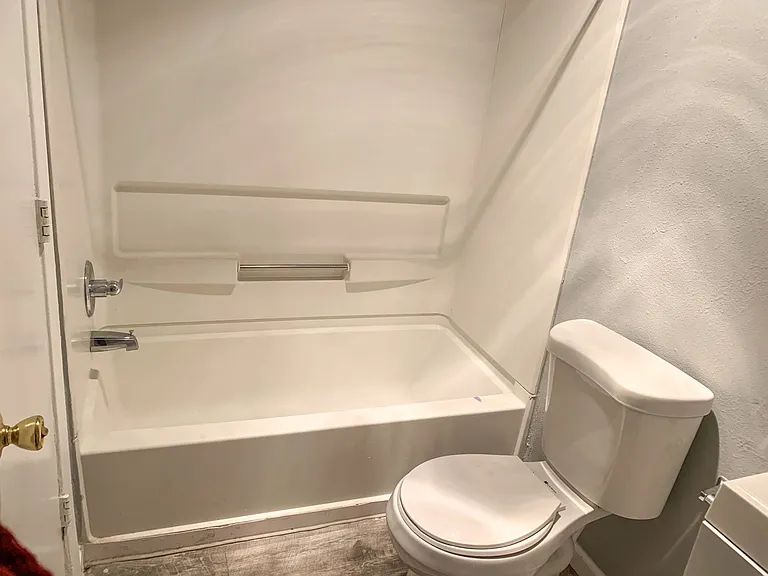 MOVE IN SPECIAL Studios @ $749.00 — Photo 5