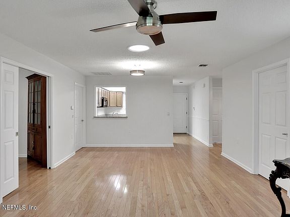 5th image of 4549 Middleton Park Cir E