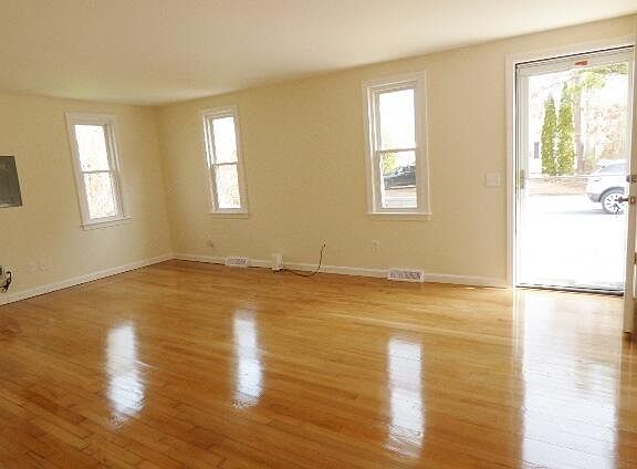 4th image of 3 Circuit Road N