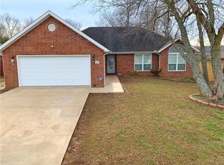 5601 E Country Rdg, Fayetteville, AR 72701
