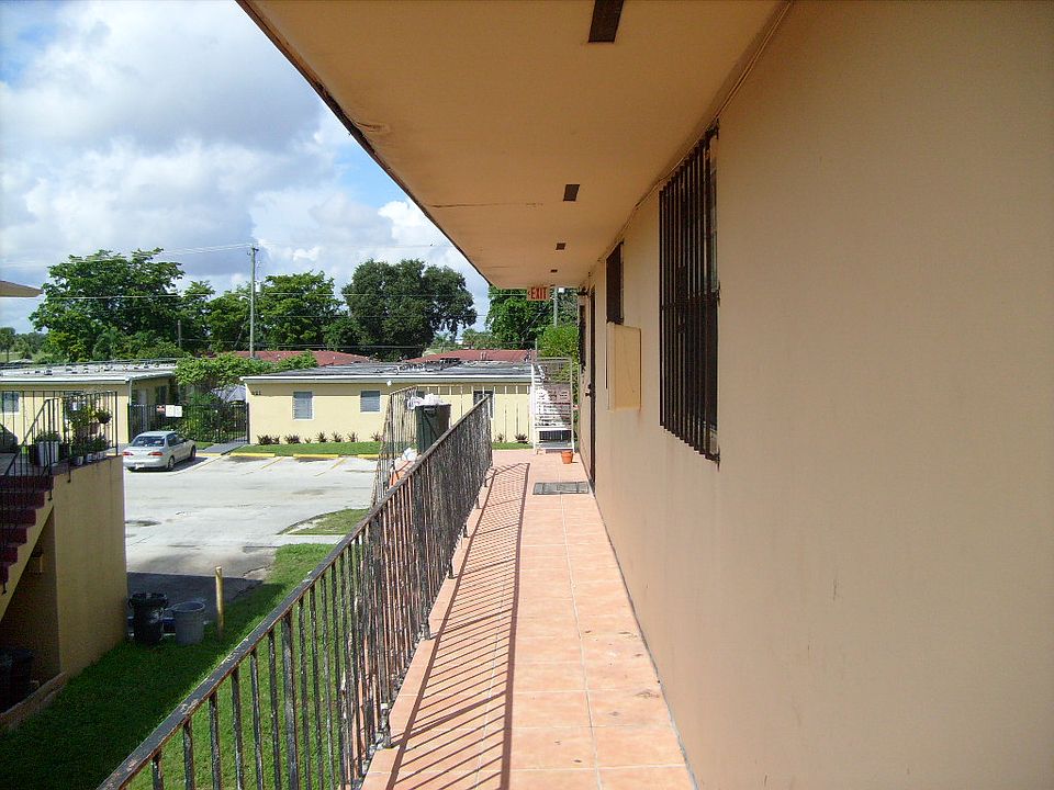 2nd image of 330 Sharar Ave APT 4