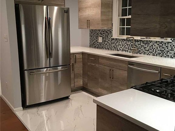 3rd image of 535 W Chester St Floor 1