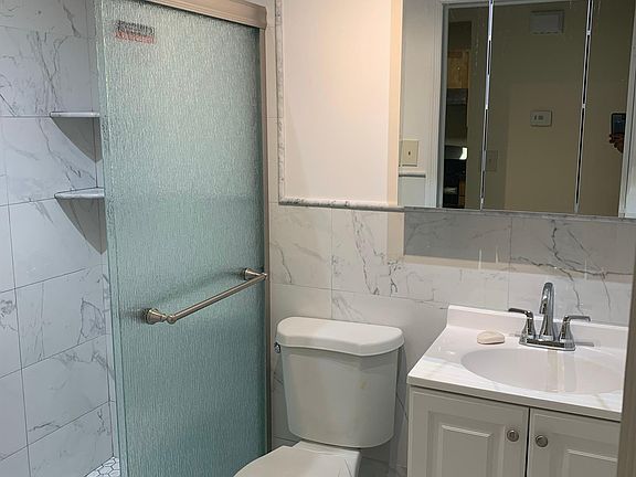 5th image of 622 E 226th St #B